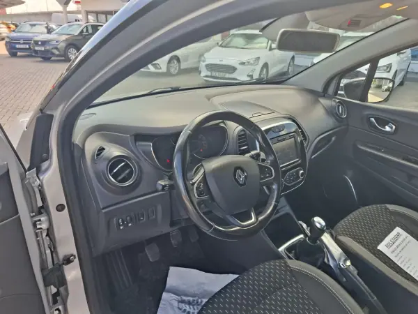 Renault Captur 2018 - 13500 EUR, 113500 km - AUTO.MOTO.pt - 113500km - foto 24 de 29