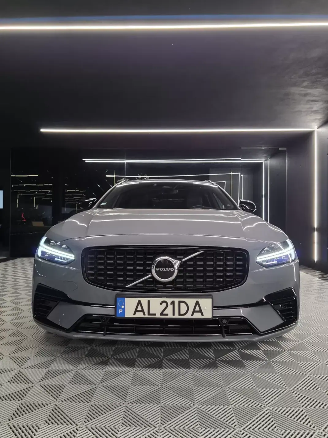 Volvo V90 2021 - 33750 EUR, 125000 km - 125000km - foto 10 de 27