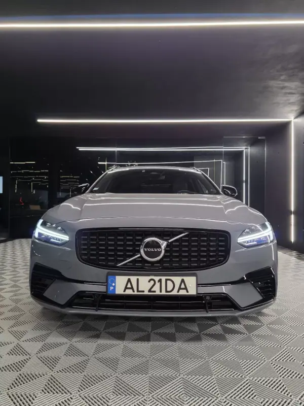 Volvo V90 2021 - 36750 EUR, 125000 km - AUTO.MOTO.pt - 125000km - foto 10 de 27