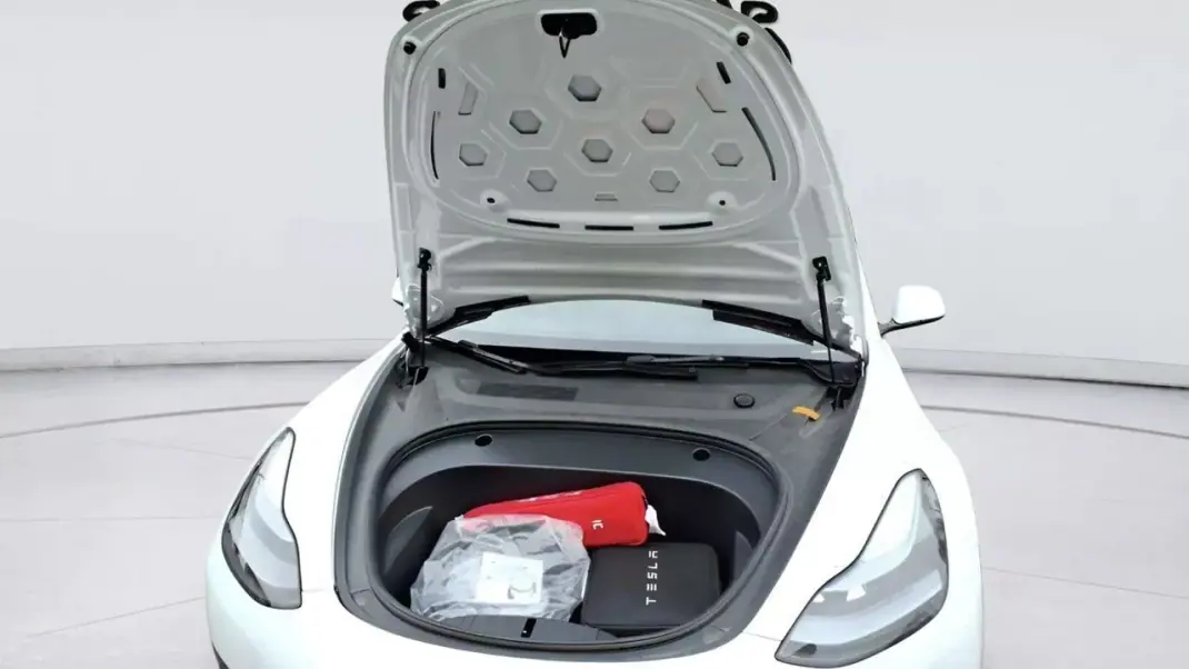 Tesla Model 3 2022 - 28500 EUR, 45186 km - AUTO.MOTO.pt - 45186km - foto 5 de 15