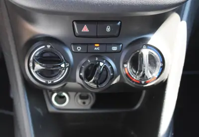 Peugeot 208 2018 - 9990 EUR, 109000 km - AUTO.MOTO.pt - 109000km - foto 22 de 27