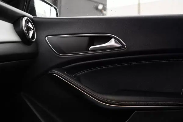 Mercedes-Benz CLA 180 2015 - 15900 EUR, 158000 km - AUTO.MOTO.pt - 158000km - foto 10 de 26