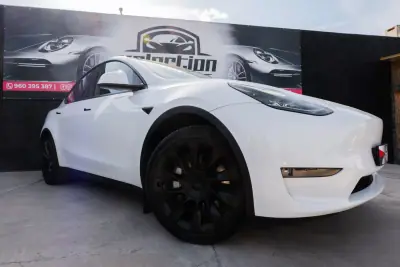 Tesla Model Y 2023 - 37900 EUR, 75000 km - AUTO.MOTO.pt - 75000km - foto 5 de 28