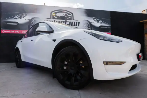 Tesla Model Y 2023 - 37900 EUR, 75000 km - AUTO.MOTO.pt - 75000km - foto 5 de 28