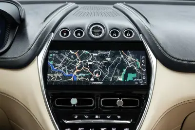 Aston Martin DBX 2020 - 149950 EUR, 55000 km - AUTO.MOTO.pt - 55000km - foto 36 de 53