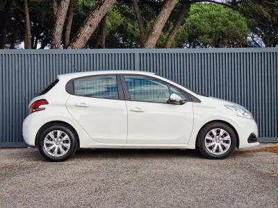 Peugeot 208 Van 1.6 BueHdi 2018 - 9990 EUR, 100238 km - AUTO.MOTO.pt - 100238km - foto 8 de 19