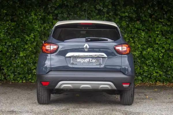 Renault Captur 2018 - 13900 EUR, 147700 km - AUTO.MOTO.pt - 147700km - foto 9 de 16