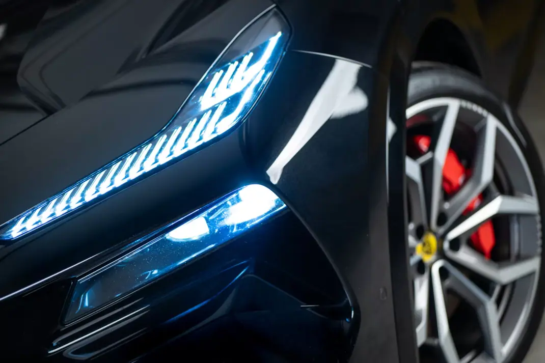 Lotus Eletre 2023 - 110000 EUR, 34626 km - AUTO.MOTO.pt - 34626km - foto 2 de 32