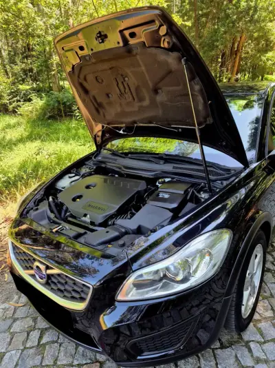 Volvo C30 2011 - 7750 EUR, 179000 km - AUTO.MOTO.pt - 179000km - foto 23 de 28