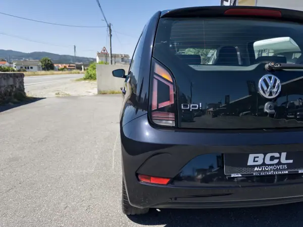 Volkswagen Up! 2016 - 7990 EUR, 97000 km - AUTO.MOTO.pt - 97000km - foto 11 de 28