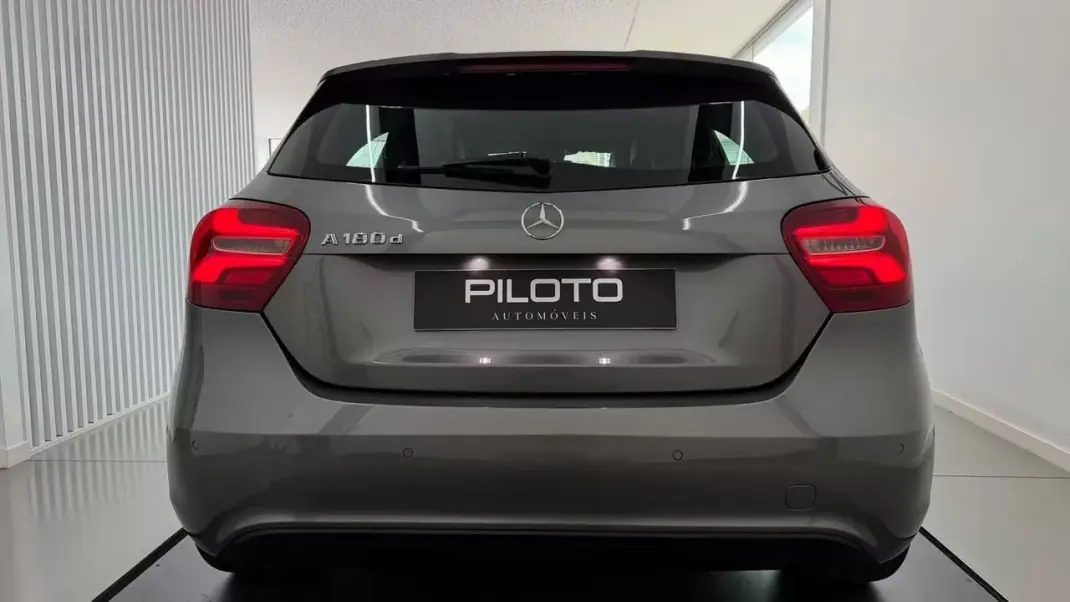 Mercedes-Benz A 180 2016 - 14990 EUR, 214388 km - 214388km - foto 7 de 29