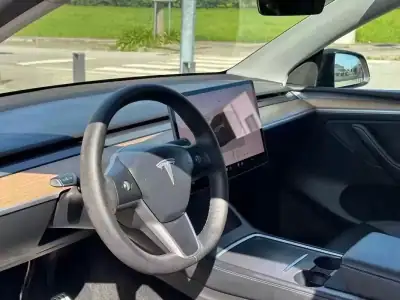 Tesla Model Y 2022 - 39999 EUR, 101000 km - AUTO.MOTO.pt - 101000km - foto 23 de 23