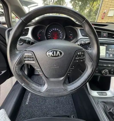 Kia Ceed 2018 - 12900 EUR, 118000 km - AUTO.MOTO.pt - 118000km - foto 3 de 10