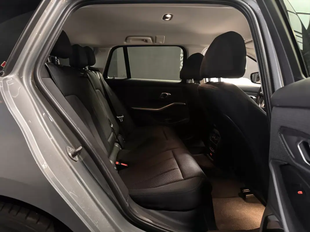 BMW 320 2023 - 31990 EUR, 75900 km - AUTO.MOTO.pt - 75900km - foto 34 de 36