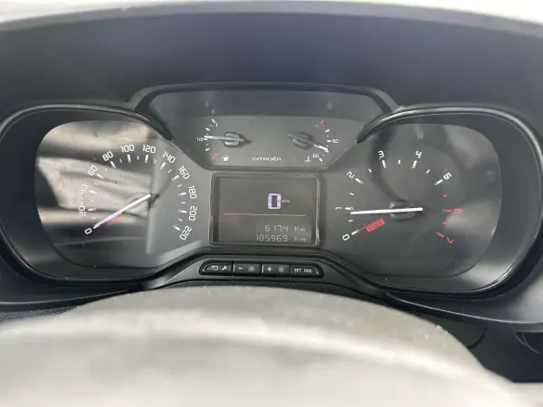 Citroën Berlingo 1.5 Hdi 2019 - 9900 EUR, 180000 km - AUTO.MOTO.pt - 180000km - foto 26 de 43