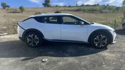 Kia EV6 2024 - 35490 EUR, 44000 km - foto 4 de 27