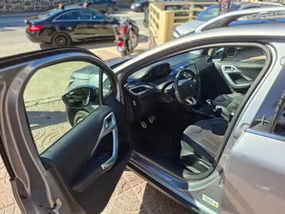 Peugeot 2008 2017 - 10000 EUR, 178323 km - 178323km - foto 14 de 37
