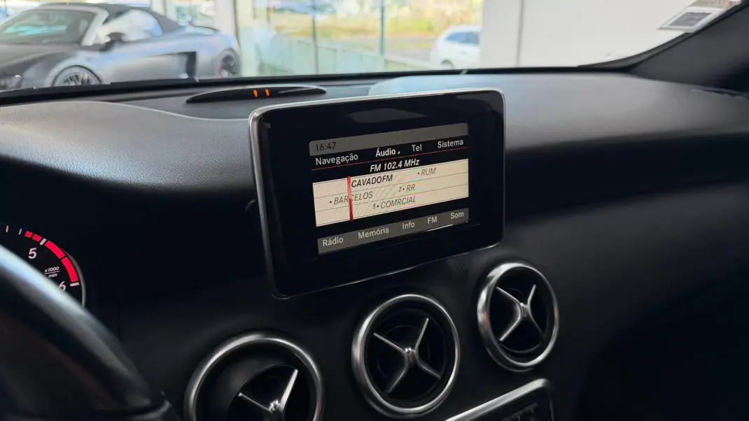 Mercedes-Benz A 180 2014 - 13990 EUR, 259250 km - AUTO.MOTO.pt - 259250km - foto 16 de 29