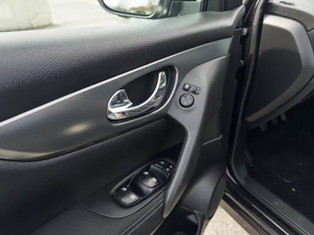 Nissan Qashqai 2018 - 17990 EUR, 156000 km - AUTO.MOTO.pt - 156000km - foto 11 de 36