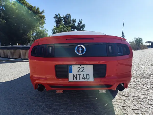 Ford Mustang 2013 - 27500 EUR, 32000 km - AUTO.MOTO.pt - 32000km - foto 6 de 15