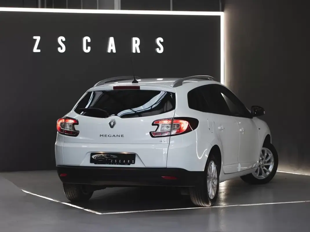 Renault Mégane Sport Tourer 2016 - 9990 EUR, 92644 km - AUTO.MOTO.pt - 92644km - foto 7 de 19