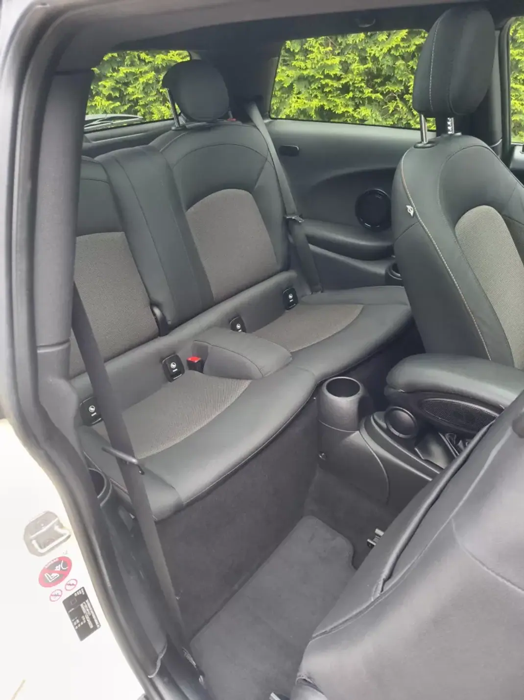 MINI One 2015 - 11900 EUR, 125000 km - AUTO.MOTO.pt - 125000km - foto 27 de 35