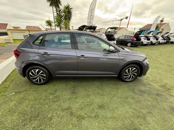 Volkswagen Polo 2022 - 18490 EUR, 52018 km - AUTO.MOTO.pt - 52018km - foto 5 de 13