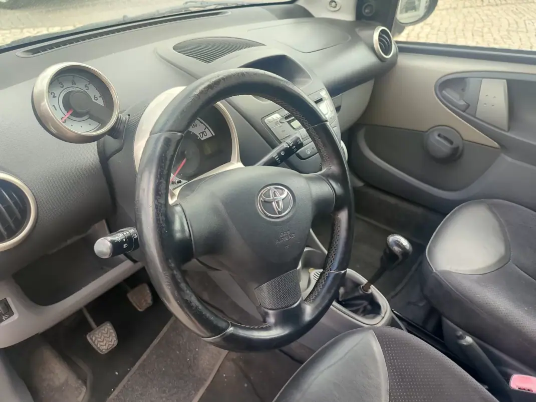 Toyota Aygo 2008 - 5990 EUR, 194000 km - 194000km - foto 14 de 17