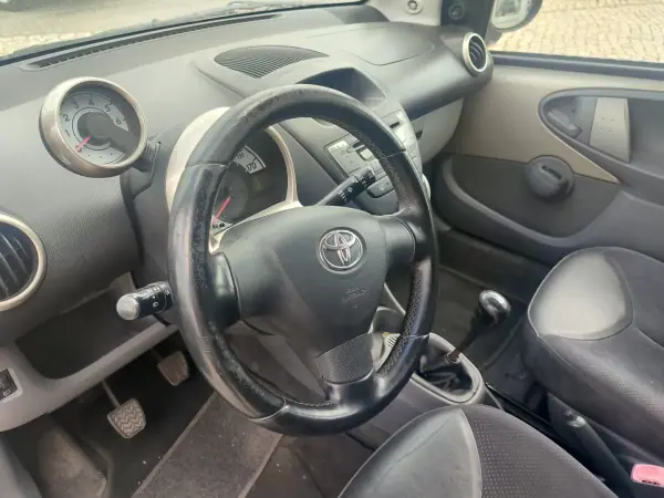 Toyota Aygo 2008 - 5990 EUR, 194000 km - AUTO.MOTO.pt - 194000km - foto 14 de 17