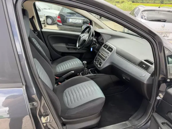 Fiat Grande Punto 2009 - 5870 EUR, 50685 km - AUTO.MOTO.pt - 50685km - foto 10 de 14