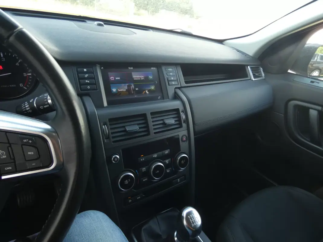 Land Rover Discovery Sport 2016 - 18750 EUR, 220000 km - AUTO.MOTO.pt - 220000km - foto 29 de 30