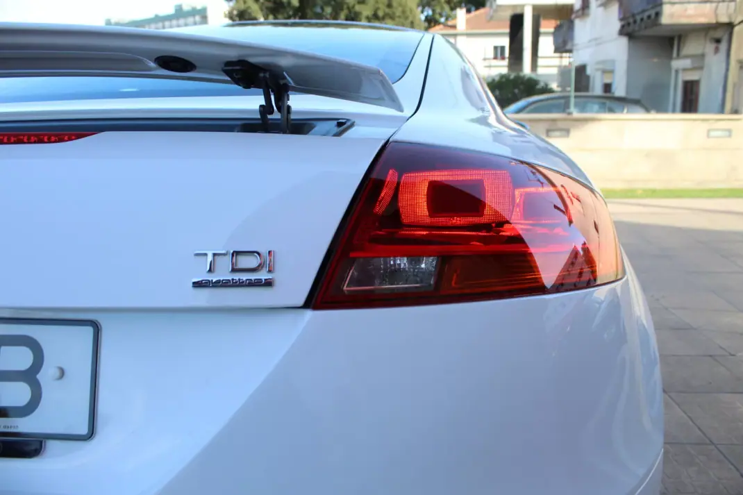 Audi TT Coupé 2014 - 16990 EUR, 211300 km - AUTO.MOTO.pt - 211300km - foto 8 de 22