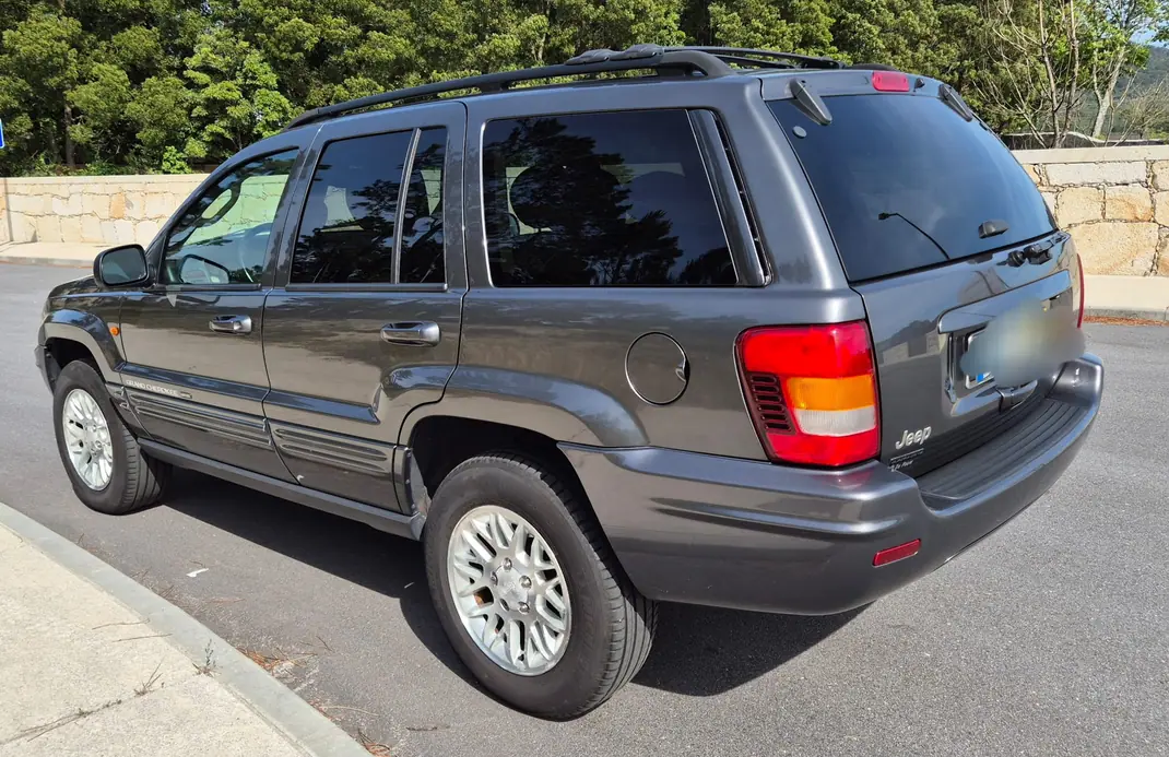 Jeep Grand Cherokee 2003 - 16900 EUR, 170000 km - AUTO.MOTO.pt - 170000km - foto 5 de 9