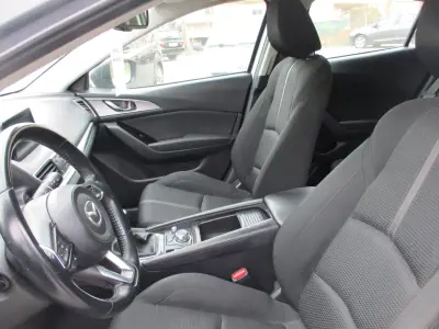 Mazda 3 2018 - 11900 EUR, 135000 km - AUTO.MOTO.pt - 135000km - foto 12 de 13