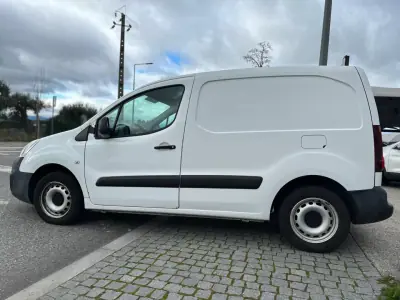 Peugeot Partner 2016 - 10900 EUR, 177432 km - AUTO.MOTO.pt - 177432km - foto 4 de 20