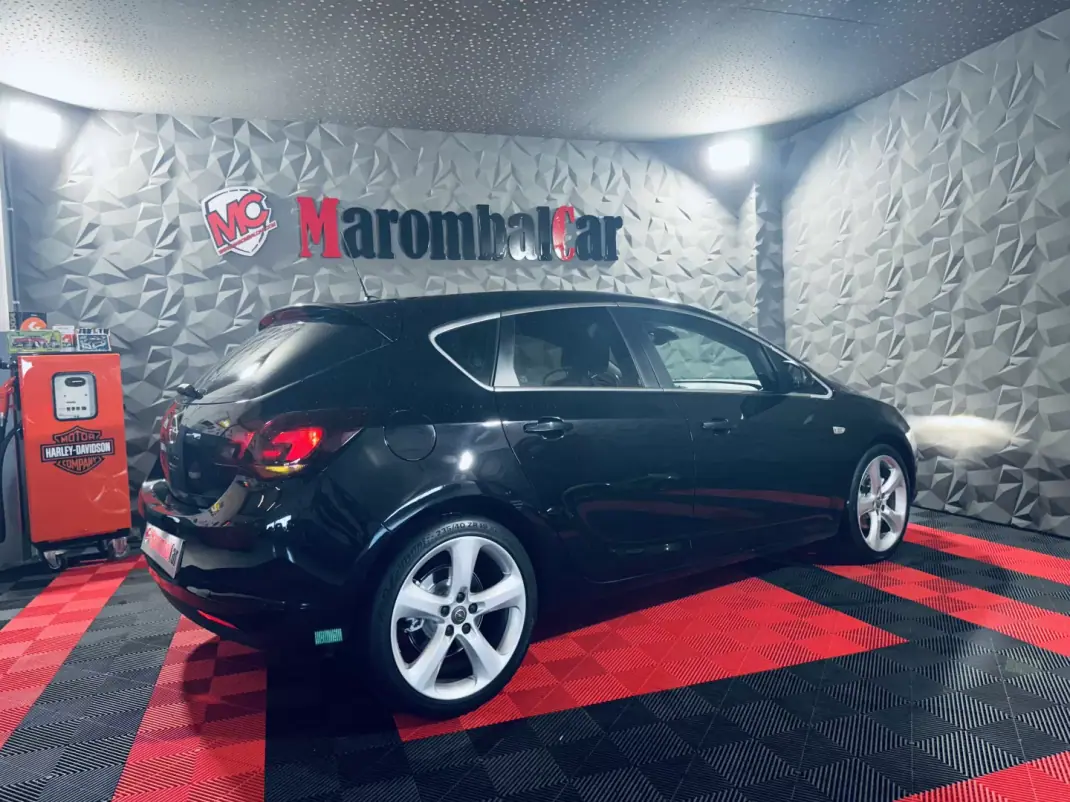 Opel Astra 2010 - 8750 EUR, 247140 km - AUTO.MOTO.pt - 247140km - foto 3 de 23