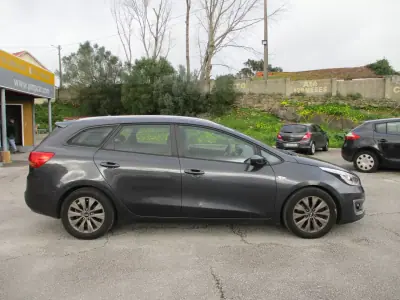 Kia Ceed SW 2016 - 9900 EUR, 160000 km - AUTO.MOTO.pt - 160000km - foto 4 de 12