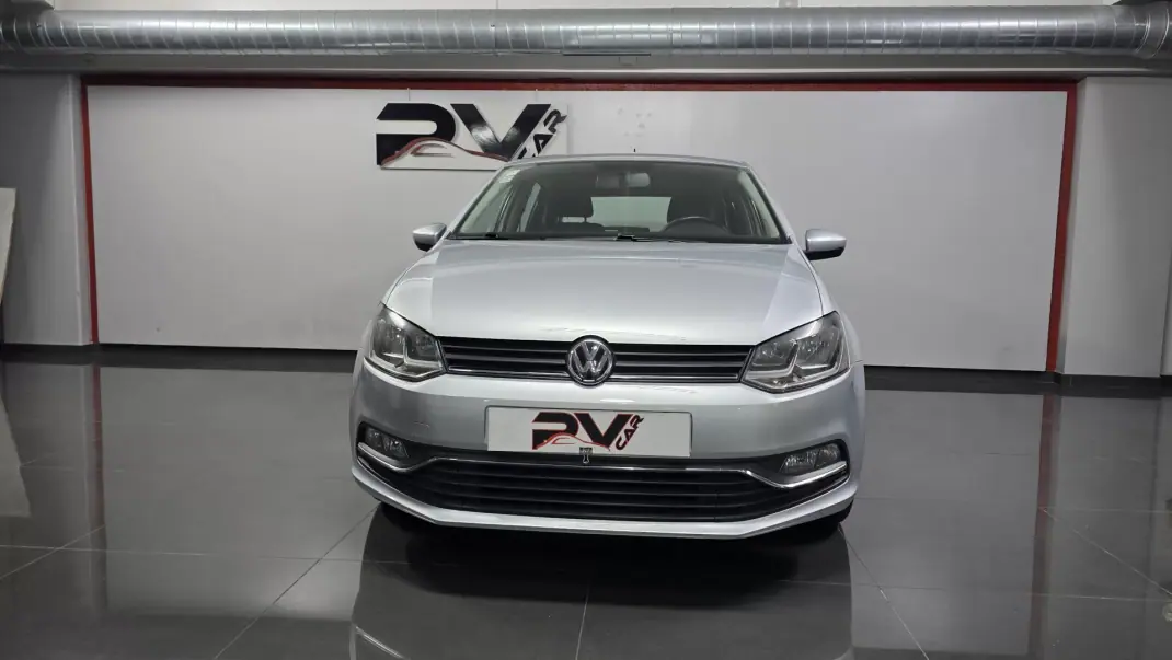 Volkswagen Polo 2014 - 10990 EUR, 136000 km - AUTO.MOTO.pt - 136000km - foto 26 de 31