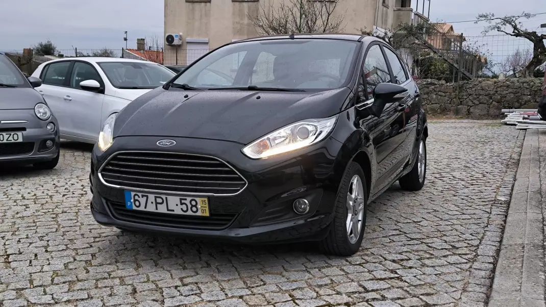 Ford Fiesta 2015 - 8450 EUR, 136200 km - AUTO.MOTO.pt - 136200km - foto 2 de 9