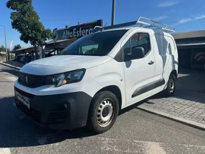 Peugeot Partner 2019 - 13900 EUR, 180422 km - AUTO.MOTO.pt - 180422km - foto 1 de 28