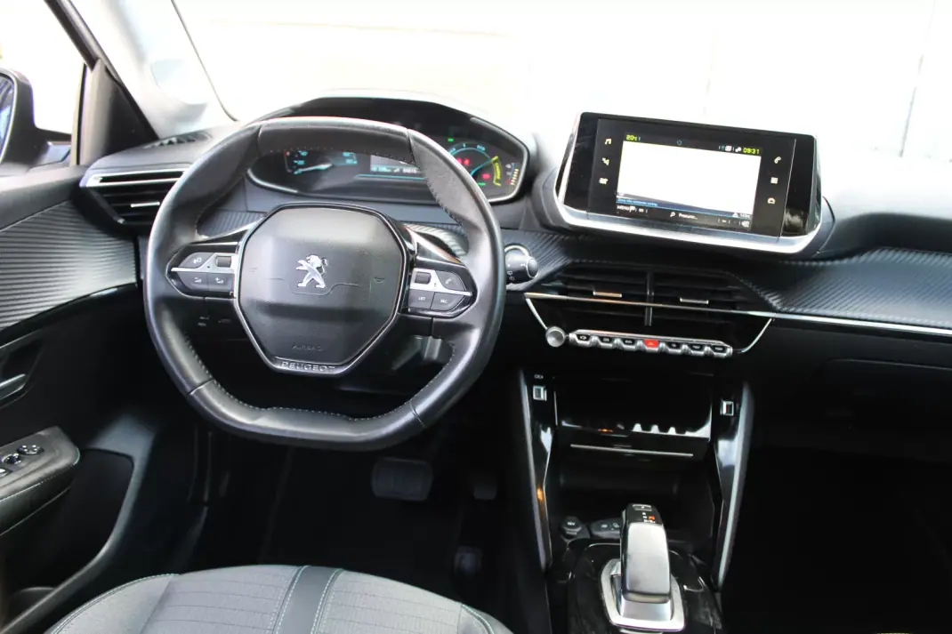 Peugeot e-208 2021 - 16490 EUR, 94000 km - AUTO.MOTO.pt - 94000km - foto 17 de 26