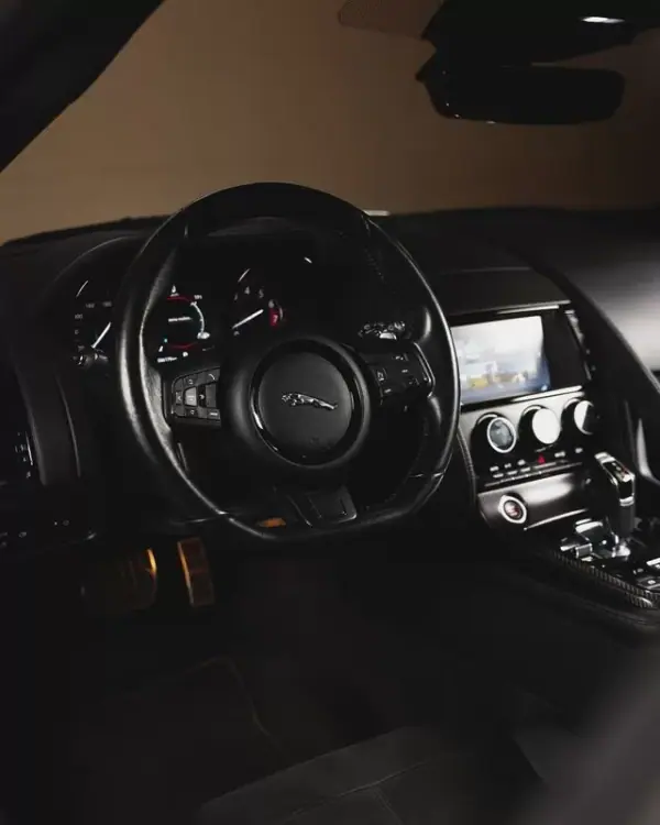 Jaguar F-Type 2018 - 45950 EUR, 78000 km - AUTO.MOTO.pt - 78000km - foto 14 de 31