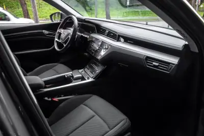 Audi Q8 e-Tron Sportback 2023 - 49900 EUR, 34353 km - AUTO.MOTO.pt - 34353km - foto 24 de 44