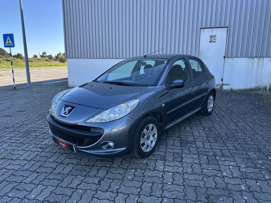 Peugeot 206 2010 - 5990 EUR, 158000 km - AUTO.MOTO.pt - 158000km - foto 2 de 16