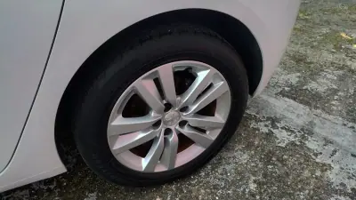 Peugeot 308 2019 - 11999 EUR, 99999 km - AUTO.MOTO.pt - 99999km - foto 11 de 35