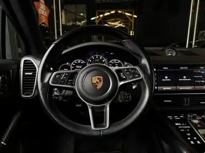 Porsche Cayenne 2021 - 74990 EUR, 85200 km - AUTO.MOTO.pt - 85200km - foto 17 de 37