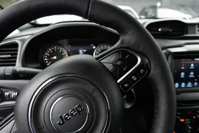 Jeep Renegade 2020 - 15999 EUR, 98800 km - AUTO.MOTO.pt - 98800km - foto 20 de 27