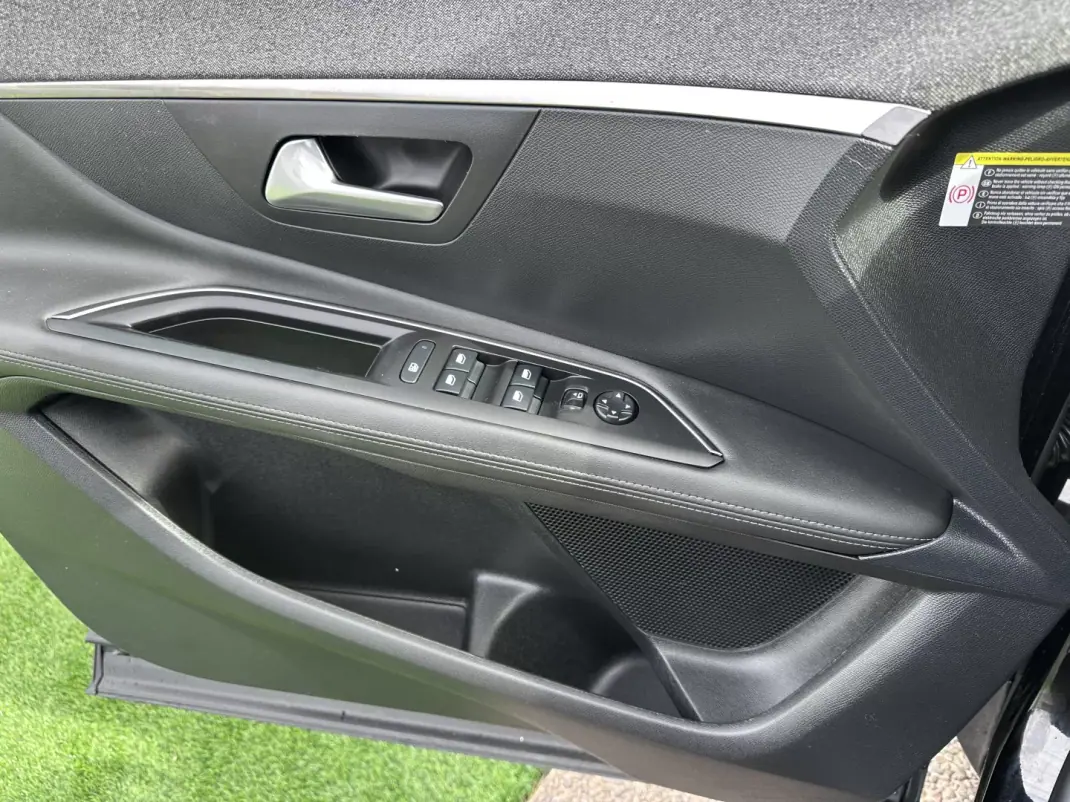 Peugeot 3008 2019 - 17900 EUR, 180000 km - AUTO.MOTO.pt - 180000km - foto 23 de 62