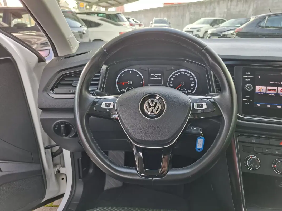 Volkswagen T-Roc 2020 - 19850 EUR, 109200 km - AUTO.MOTO.pt - 109200km - foto 15 de 25