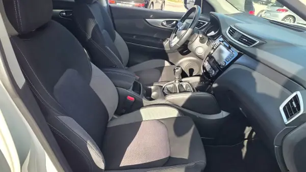 Nissan Qashqai 2018 - 19250 EUR, 62000 km - AUTO.MOTO.pt - 62000km - foto 14 de 18